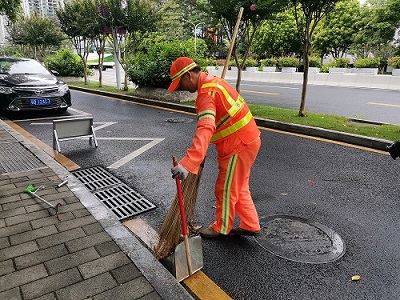 龙华观湖项目道路清洁