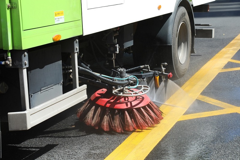 市政道路清扫如何确保道路的安全和卫生？