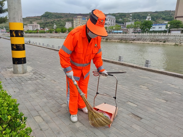 甘肃西和项目道路清洁