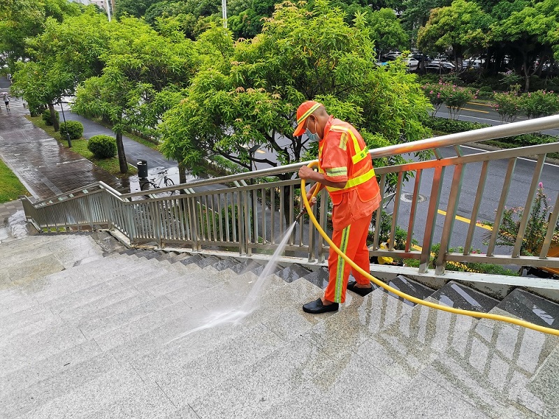 加强垃圾分类，提升市政清运效率—打造绿色低碳城市的新模式